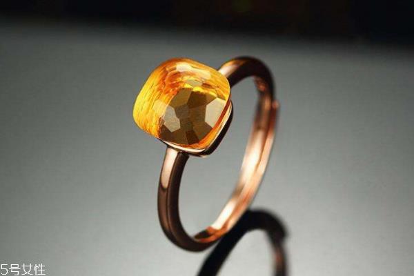 黄水晶可以戴右手吗 对功效有影响