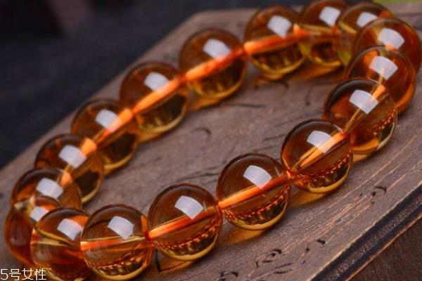 黄水晶可以戴右手吗 对功效有影响