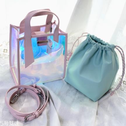 小ck镭射包在哪里买？charles keith镭射包在哪能买到