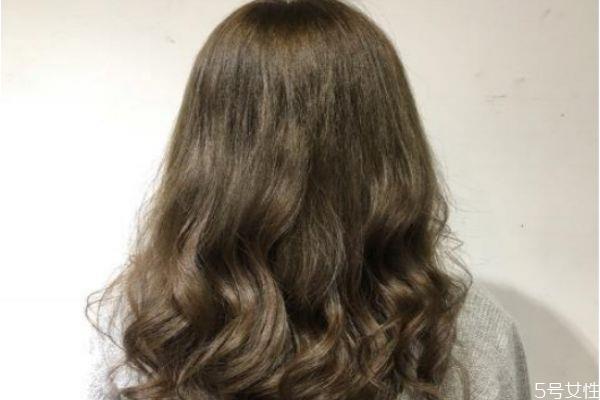 蜜茶色头发适合人群 蜜茶棕色怎么染