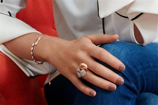 莫妮卡手链是奢侈品吗 莫妮卡手链怎么样