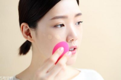 ​上妆浮粉怎么办 妆前按摩来帮忙