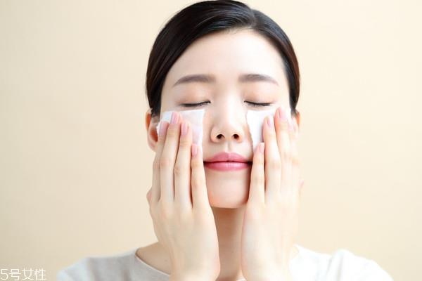 上妆浮粉怎么办 妆前按摩来帮忙