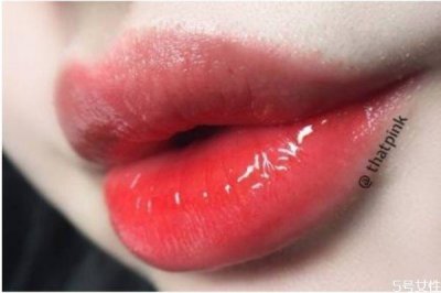 ​夏天适合涂什么颜色口红 夏天口红颜色推荐