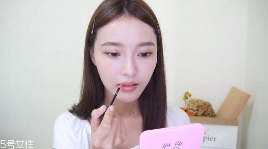 怎样画自然妆容 韩国自然妆容画法步骤 怎样画自然妆容 韩国自然妆容画法步骤