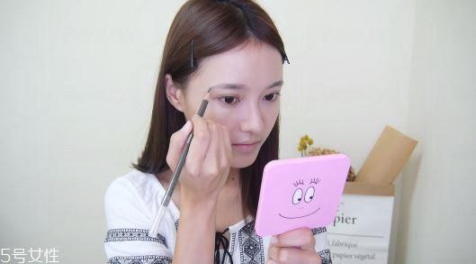 怎样画自然妆容 韩国自然妆容画法步骤 怎样画自然妆容 韩国自然妆容画法步骤