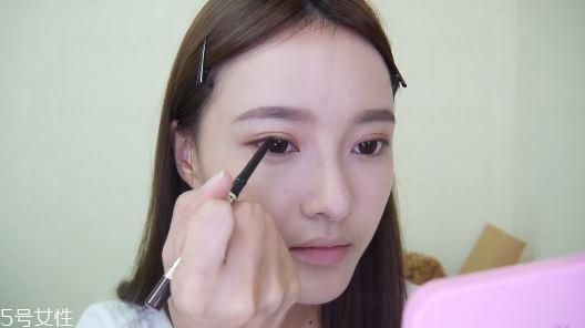 怎样画自然妆容 韩国自然妆容画法步骤 怎样画自然妆容 韩国自然妆容画法步骤