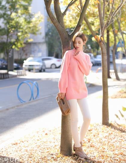 粉色针织衫怎么搭配?文艺又少女的穿搭经典 粉色针织衫怎么搭配?文艺又少女的穿搭经典