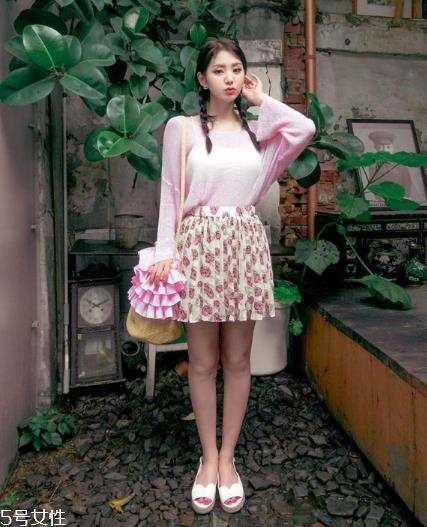 粉色针织衫怎么搭配?文艺又少女的穿搭经典 粉色针织衫怎么搭配?文艺又少女的穿搭经典