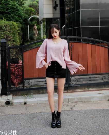 粉色针织衫怎么搭配?文艺又少女的穿搭经典 粉色针织衫怎么搭配?文艺又少女的穿搭经典