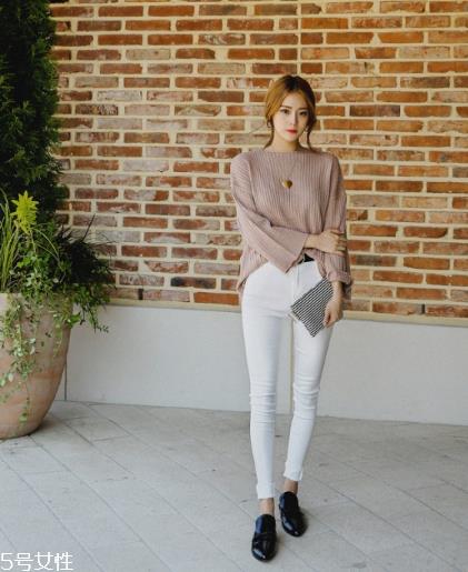 粉色针织衫怎么搭配?文艺又少女的穿搭经典 粉色针织衫怎么搭配?文艺又少女的穿搭经典