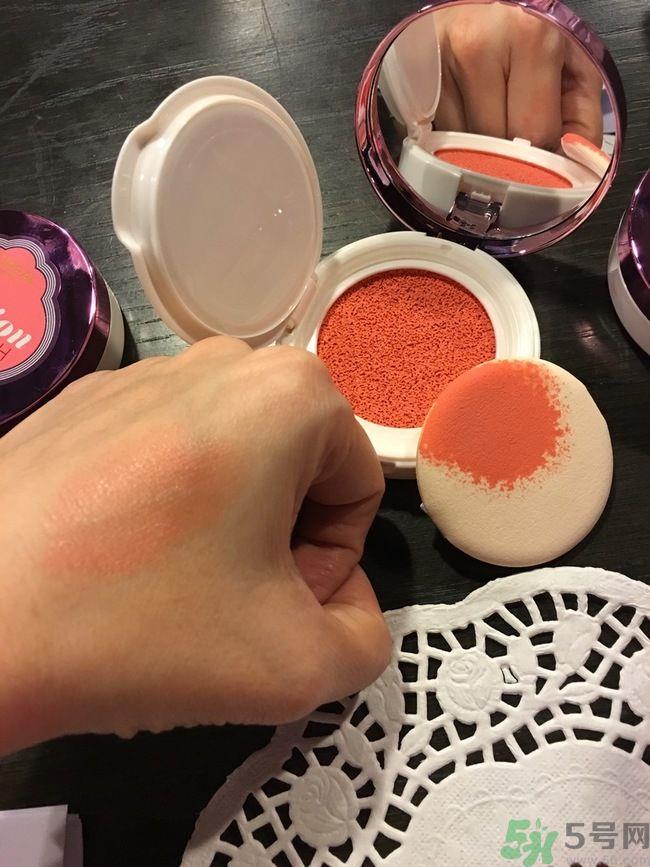 巴黎欧莱雅奇焕光采水光空气轻垫腮红真假辨别图 怎么样