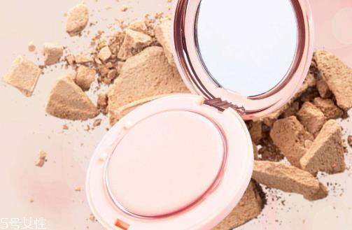 粉饼能定妆吗 挑对了不怕脱妆
