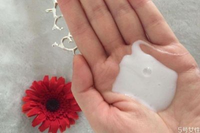 ​护肤乳怎么用才正确 护肤乳的正确用法