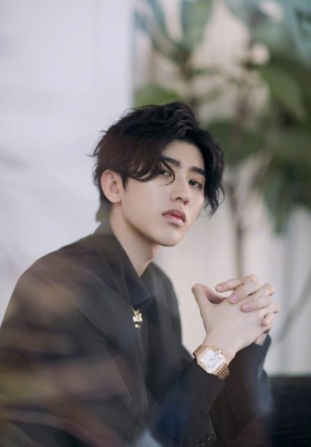 蔡徐坤最帅写真照,第一张温柔,第五张超酷 ,最后一张燃爆了