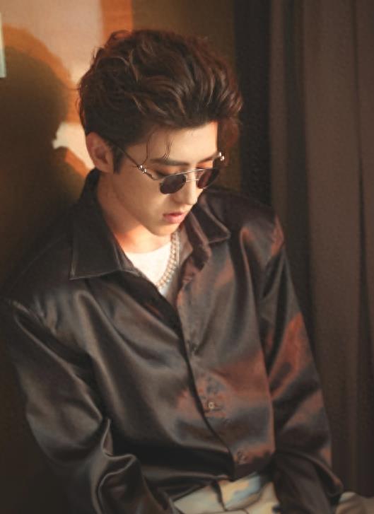 蔡徐坤最帅写真照,第一张温柔,第五张超酷 ,最后一张燃爆了