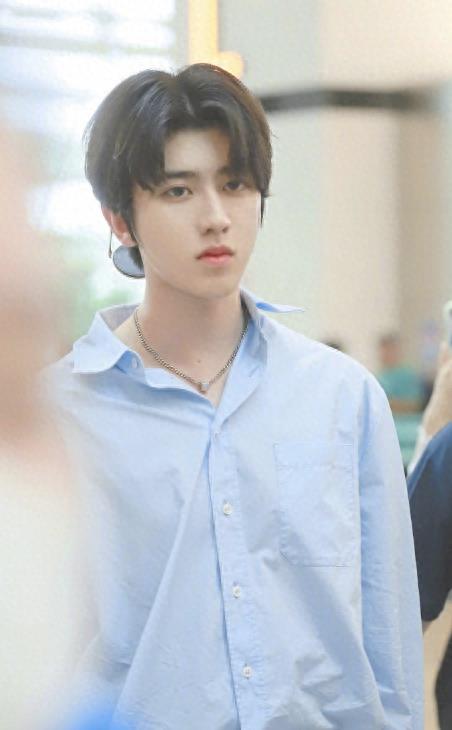 蔡徐坤最帅写真照,第一张温柔,第五张超酷 ,最后一张燃爆了