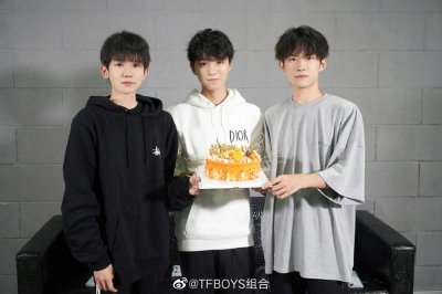 ​TFBOYS出道六周年 公司十周年 祝三位星途特别六 一起大步向前走