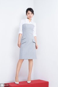 ​48岁闫妮减肥30斤，瘦成纸片人型似少女，只要一个方法就好了