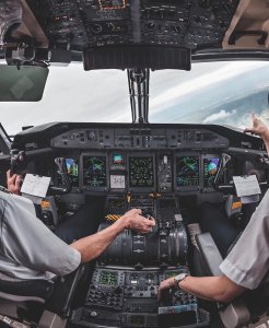 ​飞机驾驶舱精美高清组图 让你一次看个够