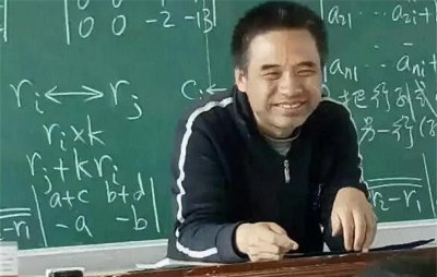 ​他14岁入北大，教学40年无教授职称，王晓琮虽穷困却让人敬佩