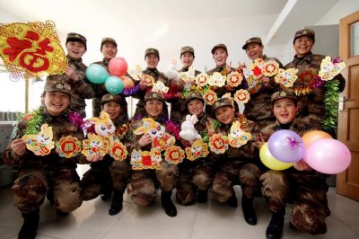 ​春节期间，哪些士官能够休假回家过年？