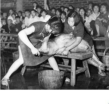 破天荒！女人杀猪比男人还猛，保证15分钟干干净净，谁能做到？