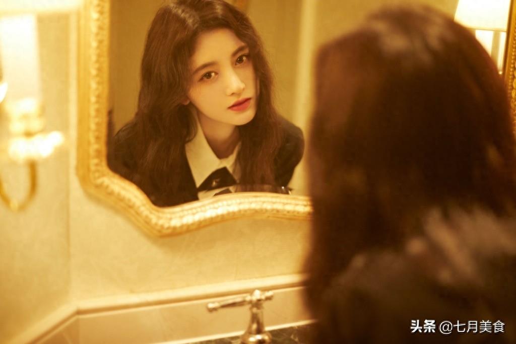 鞠婧祎朦胧光影性感写真