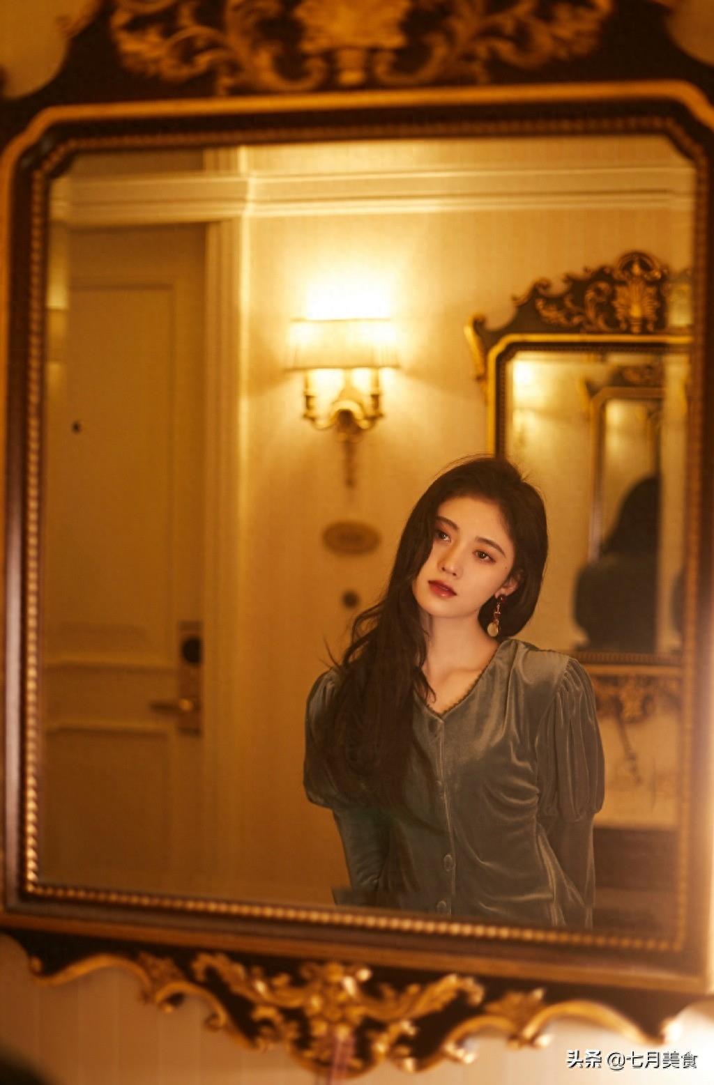 鞠婧祎朦胧光影性感写真