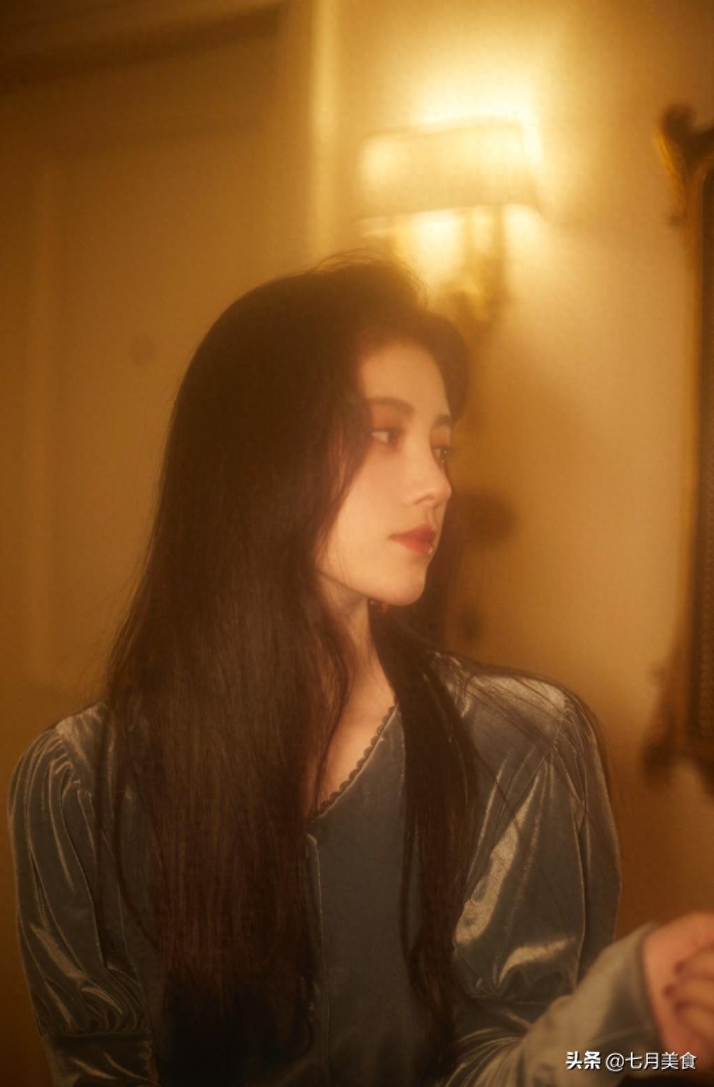 鞠婧祎朦胧光影性感写真