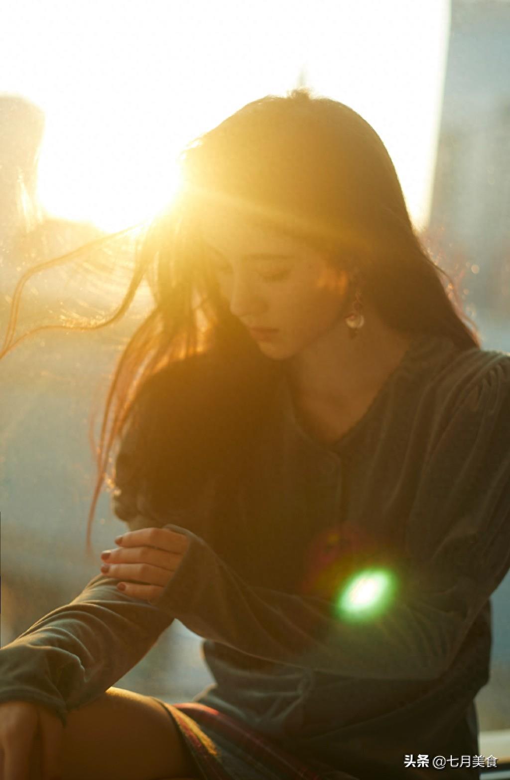 鞠婧祎朦胧光影性感写真