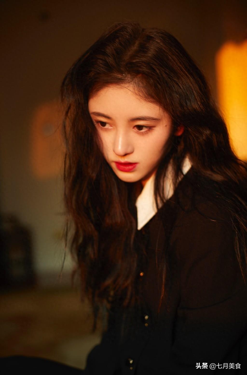 鞠婧祎朦胧光影性感写真