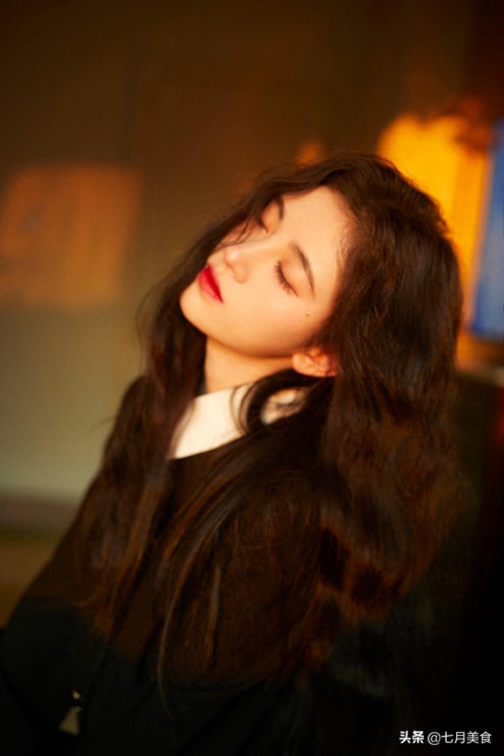 鞠婧祎朦胧光影性感写真