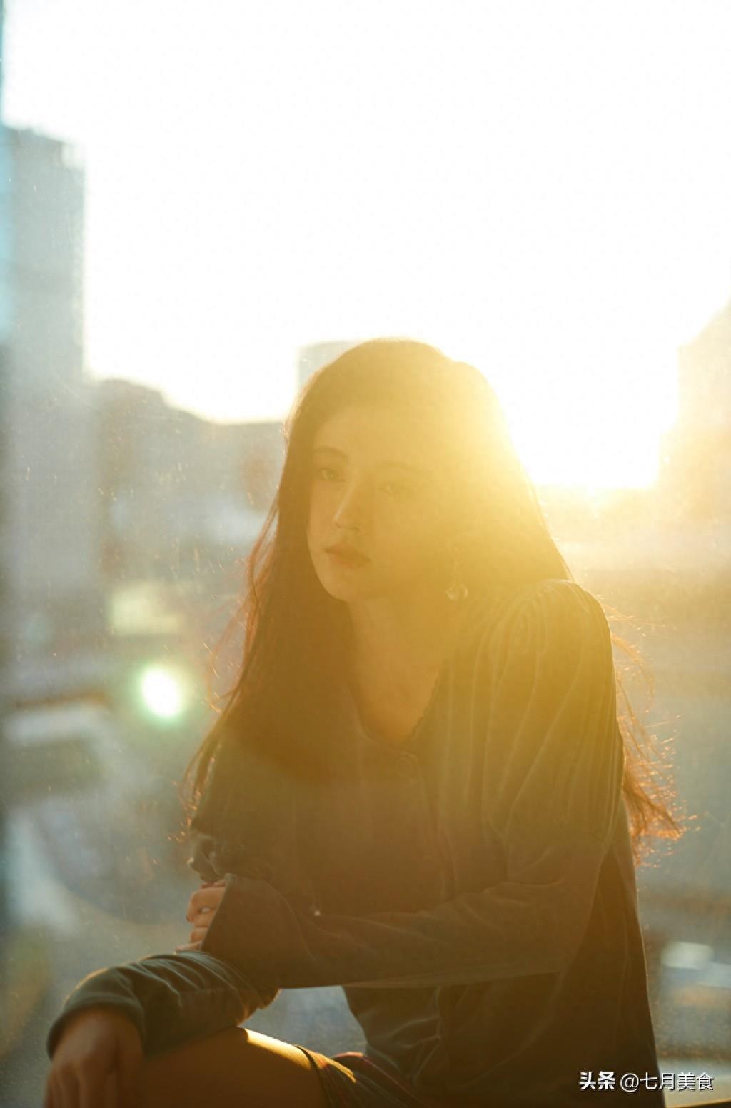 鞠婧祎朦胧光影性感写真