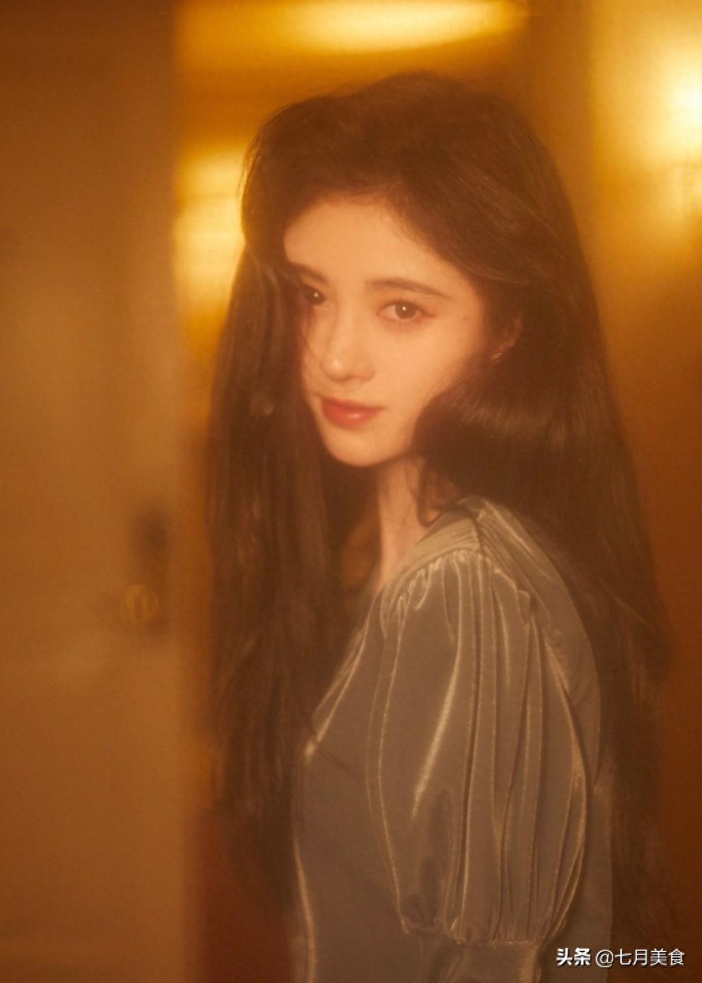 鞠婧祎朦胧光影性感写真