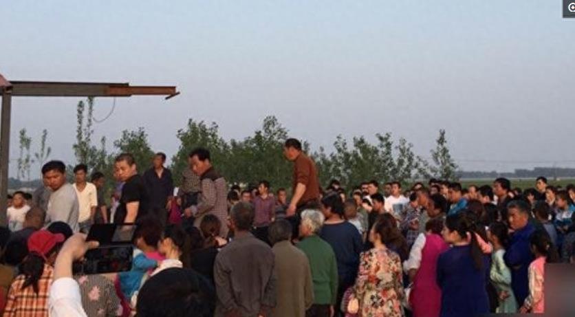 “春晚福娃”去世,年仅8岁,5岁妹妹抱哥哥照片大哭,童子命?