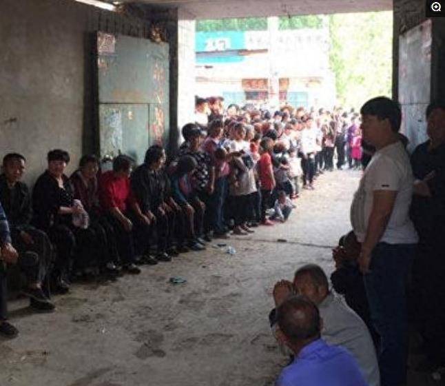 “春晚福娃”去世,年仅8岁,5岁妹妹抱哥哥照片大哭,童子命?