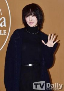 ​林珍娜Nana公开职场态度与恋爱绯闻，拍摄写真惊艳全场