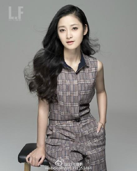 肖婷佳是个活泼开朗，充满热情的女孩，清新加盟《美人私房菜》