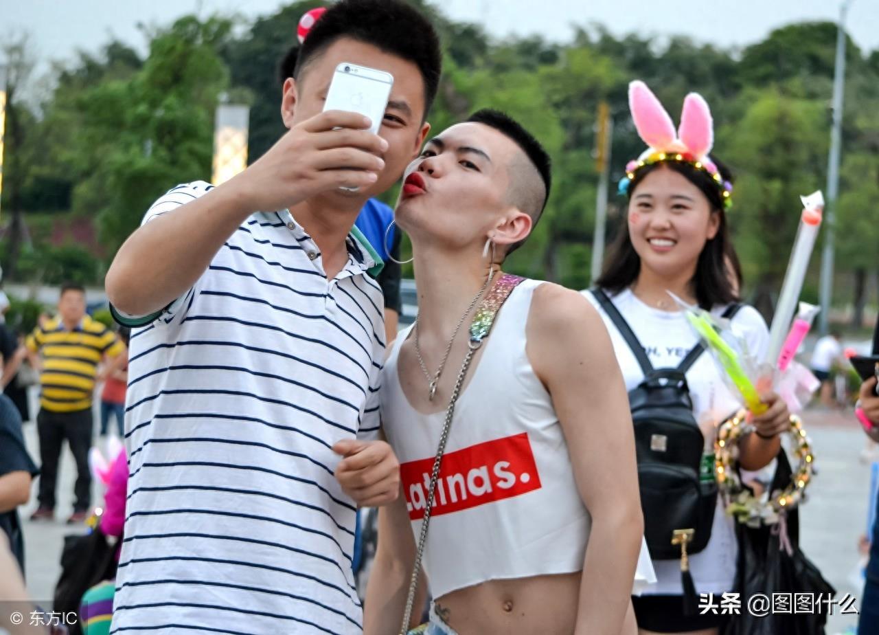 深圳男子爱穿暴露女装,自称超级男神,照片让人看了倒胃口