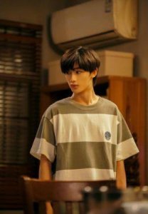 ​丁程鑫资料全解析：身高高考成绩大学及应援色