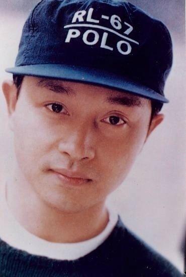 张国荣歌曲：10句最暖心的歌词情话！