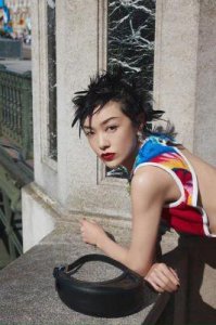 ​郭采洁公开恋情，男方为音乐人，曾饱受争议，但她依然沉浸在爱情的甜蜜中