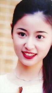 ​林心如年轻时没人追？看看她20岁时候的年轻照，网友：这谁能追得上啊