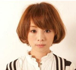 ​蘑菇头短发编辫子发型图解，不想总剪刘海就扎起来！