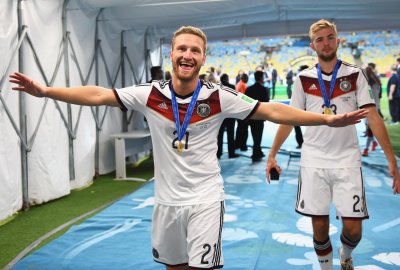 ​世界杯冠军在手，四国足坛闯荡，枪手后防基石27岁却惨遭清洗