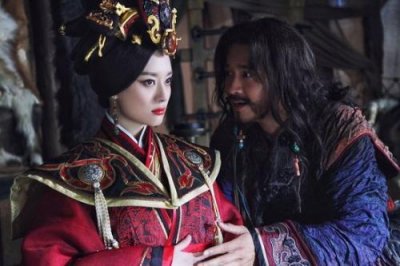 ​芈月是秦始皇的什么人，她帮秦始皇解决了一个大难题！