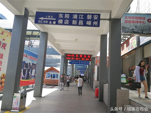 随拍义乌火车站,客流量很大,从这里乘车很方便,可以直接去横店