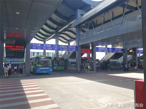 随拍义乌火车站,客流量很大,从这里乘车很方便,可以直接去横店