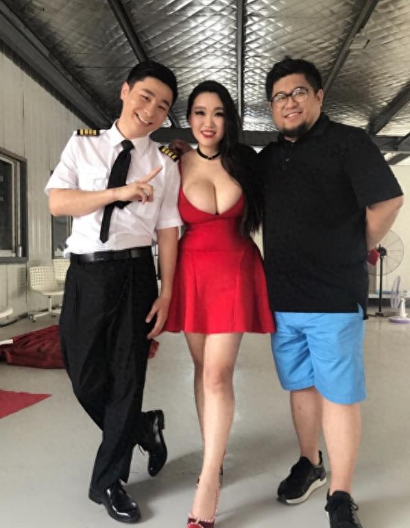 主持人徐佳丽网上曝晒照片，网友：鼻血流出来了